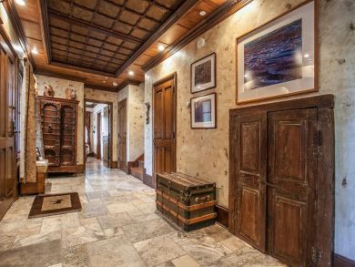 Luxury Alpine Style Huge Vacation Retreat Ski in Ski Out